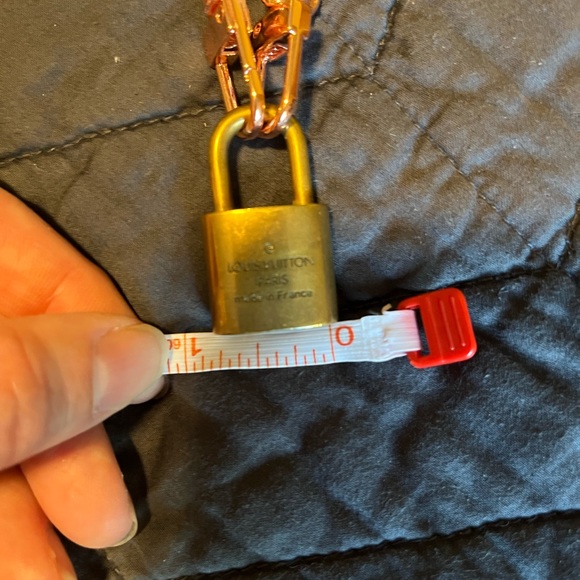 Authentic Louis Vuitton lock # 310.  Comes with 17” Rose gold chain. No key - Picture 7 of 11